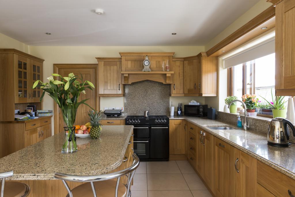 Solid Oak Shaker Kitchen